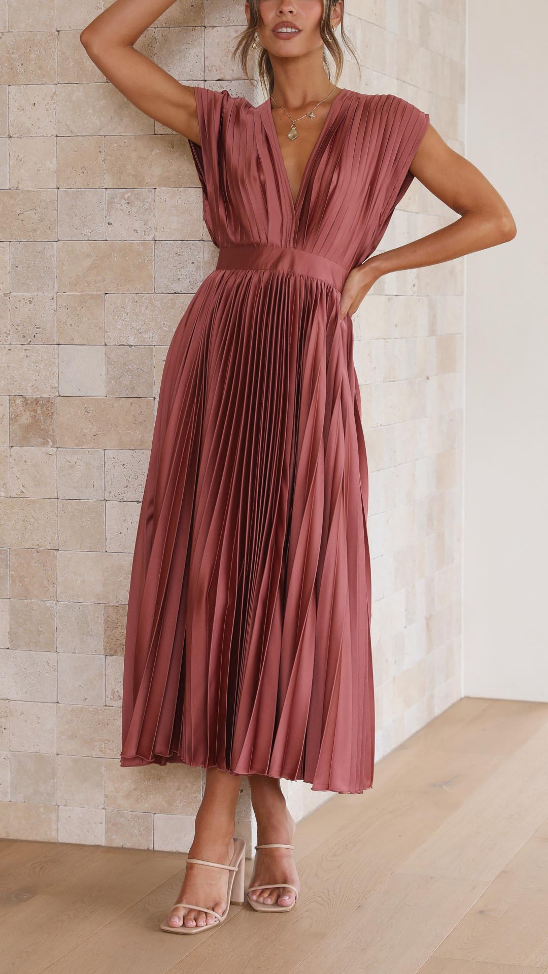Kaitlyn | Wedding Guest V-Neck Midi Dress