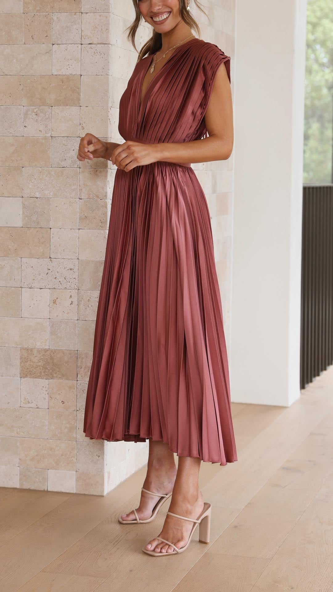 Kaitlyn | Wedding Guest V-Neck Midi Dress