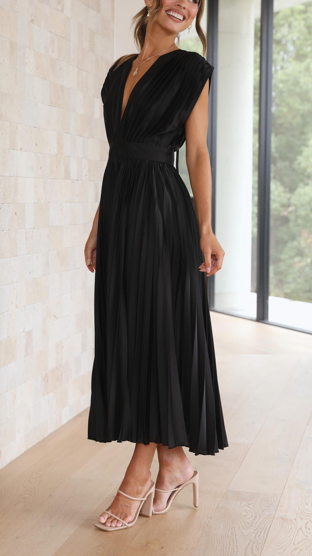 Kaitlyn | Wedding Guest V-Neck Midi Dress