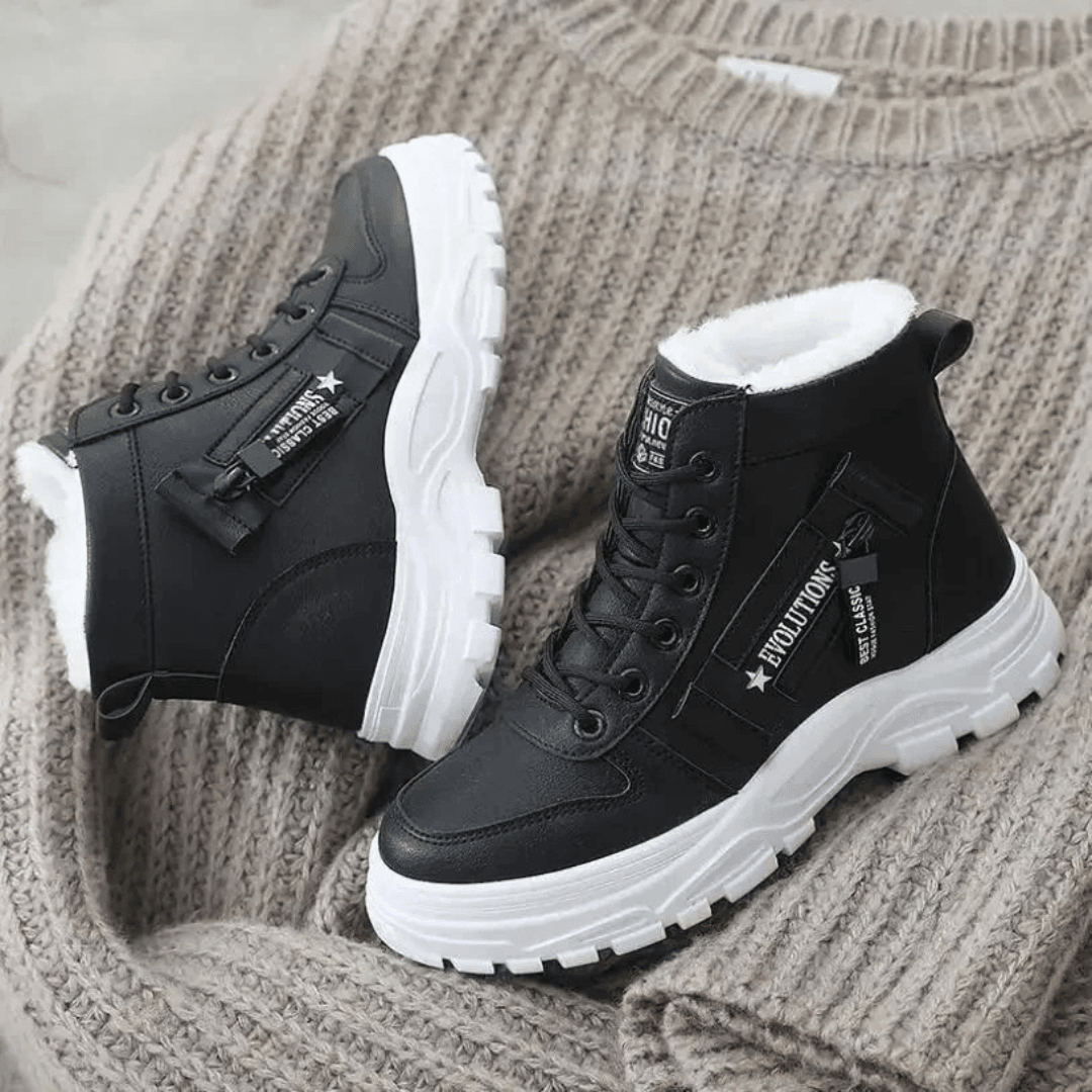 Breezy | Fleece-Lined Interior Lace-Up Ankle Snow Boots